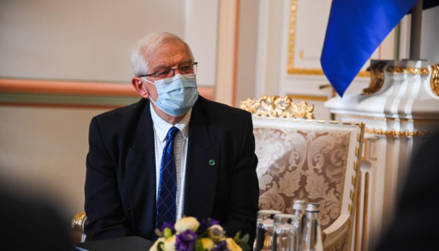 Abschreckung Russlands, Frieden, humanitäre Projekte in der Ostukraine: EU-Außenbeauftragter Borrell besucht die Ukraine