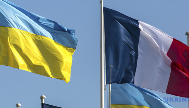 Frankreich stellt 1,2 Mrd. € für Entwicklungsprojekte in der Ukraine bereit