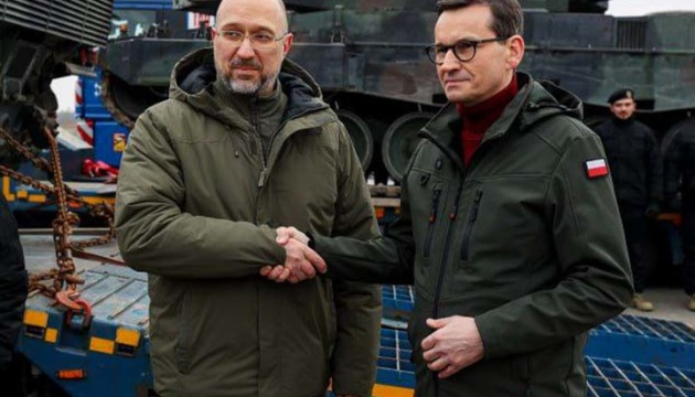 Schmyhal und Ministerpräsident Polens nehmen erste Leopard-Panzer in der Ukraine ab