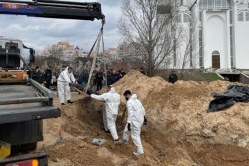 L'exhumation des corps d'une fosse commune a commencé à Boutcha