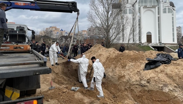 L'exhumation des corps d'une fosse commune a commencé à Boutcha
