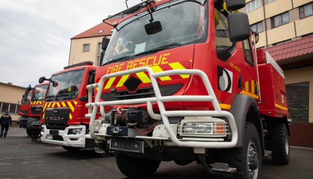 Le gouvernement français a remis des véhicules incendie et des ambulances au ministère de l'Intérieur de l'Ukraine