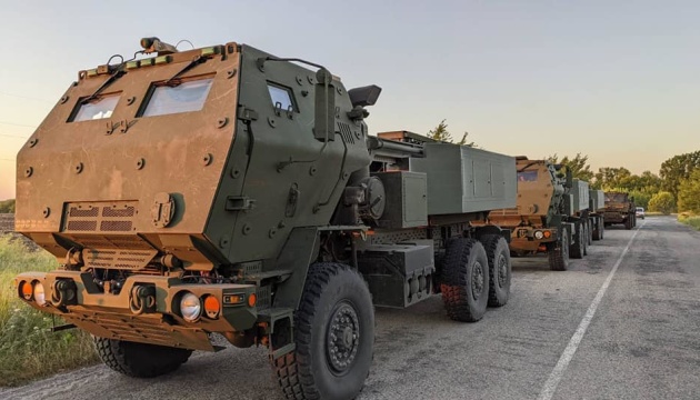 Quatre HIMARS supplémentaires et un système de défense aérienne IRIS-T livrés à l’Ukraine