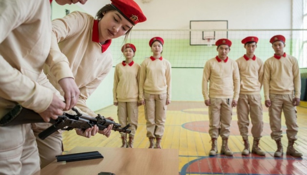 La Russie inclut une formation militaire dans le programme scolaire secondaire