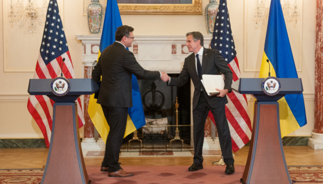 Blinken zapewnił Kulebę o gotowości zwiększenia pomocy obronnej dla Ukrainy – Departament Stanu