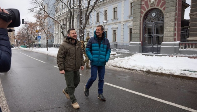 Zełenski podziękował Bearowi Gryllsowi za wizytę na Ukrainie