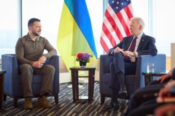 Zełenski rozmawiał z Bidenem o wzmocnieniu zdolności obronnych Ukrainy