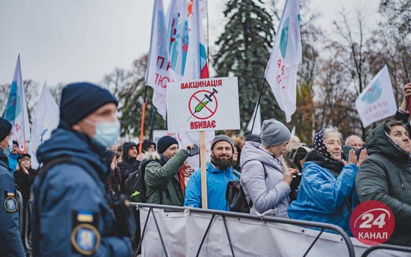Посольство США заявило про російський слід у мітингах антивакцинаторів в Україні