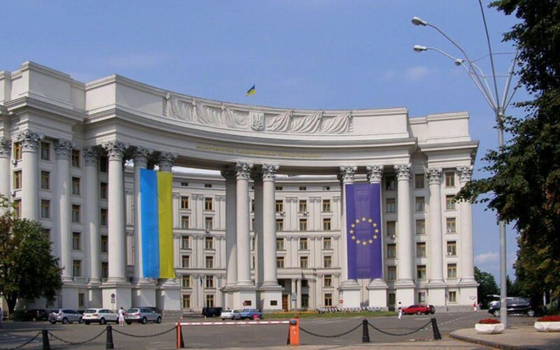МЗС Білорусі назвало окупований Крим частиною Росії. Що відповіли у МЗС України