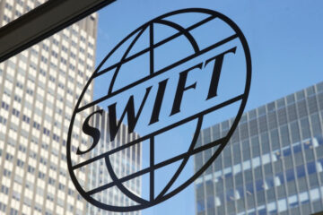 У Росії банкам заборонили використовувати SWIFT для переказів усередині країни