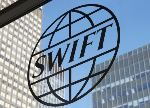 У Росії банкам заборонили використовувати SWIFT для переказів усередині країни