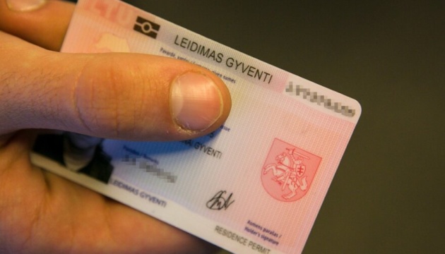 У Литві українським біженцям видали понад 20 тисяч цифрових дозволів на проживання