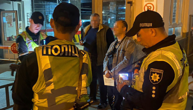 Поліція Києва вилучила спецперепустку у співака Павліка