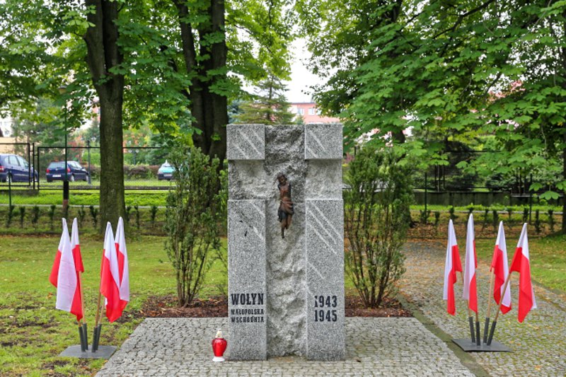 Пам’ятник полякам, вбитим українськими націоналістами на Волині, а також українцям, які рятували поляків, ризикуючи власним життям у Бєльсько-Бялій