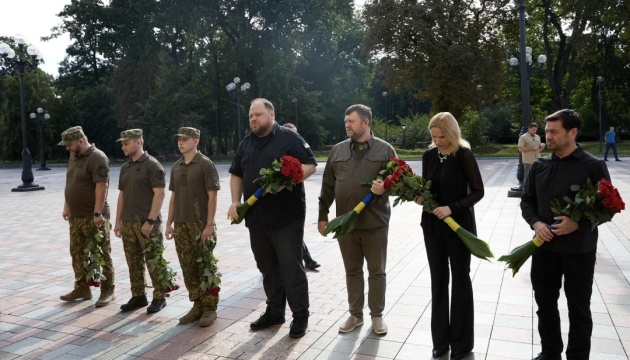 Керівництво ВР вшанувало пам’ять нацгвардійців, які загинули через вибух під стінами Ради у 2015 році