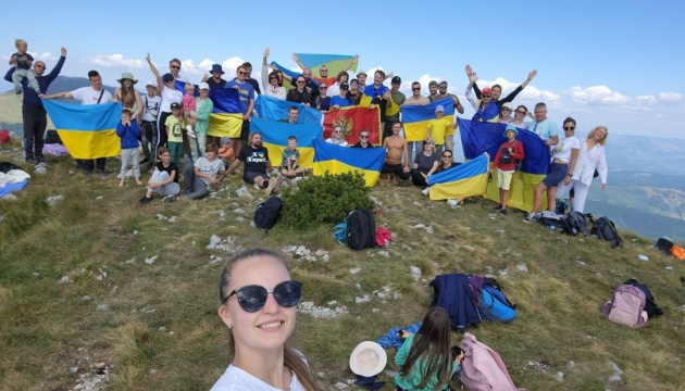 Українські прапори підняли на горі Црна Глава в Чорногорії