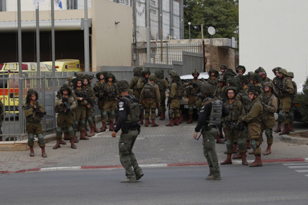 Ізраїльські солдати патрулюють місто Сдерот, 7 жовтня 2023 р