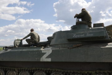 Russian troops resume mechanized assaults in south, says spox Voloshyn