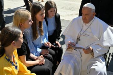 Pope Francis meets with relatives of Ukrainian POWs