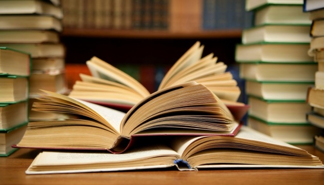 Invaders fill school libraries in occupied area of Kherson region with propaganda books