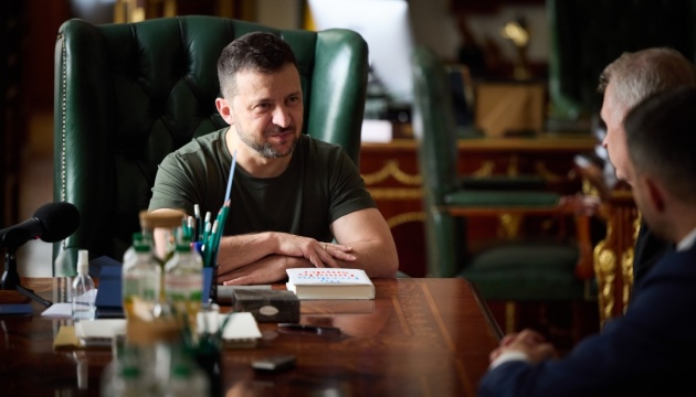 Zelensky meets with historian Snyder