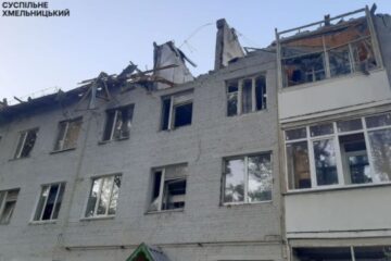 Shahed drone attack destroys roof of apartment building in Khmelnytskyi