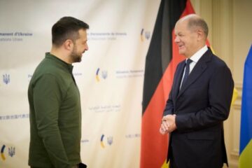 Zelensky, Scholz discuss how to bring peace in Ukraine closer