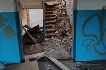 Russian GABs destroy school in Kherson region