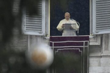 Pope Francis calls on all warring parties to abide by international humanitarian law