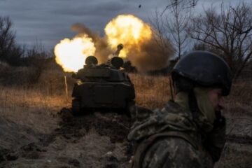 Russian infantry attempting to storm Selydove under cover of aviation, artillery