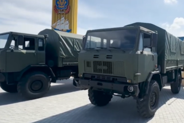 Kherson region hands over two trucks, hundred FPV drones to military