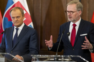 Czech, Polish prime ministers talk aid to Ukraine