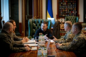 Zelensky heard Syrskyi’s report on situation along frontlines