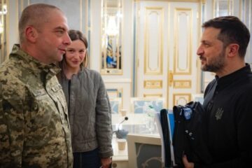 President meets with rights defender released from Russian captivity