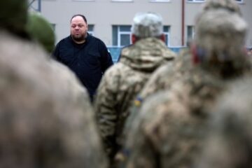 Stefanchuk meets with Ukrainian soldiers undergoing training in Latvia