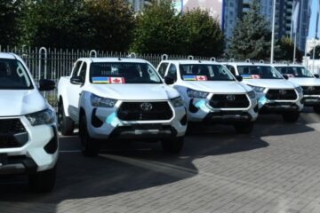 Ukraine receives batch of pickup trucks with demining equipment from Canada