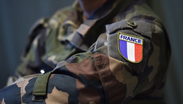 French intellectuals believe international military instructors should train soldiers in Ukraine