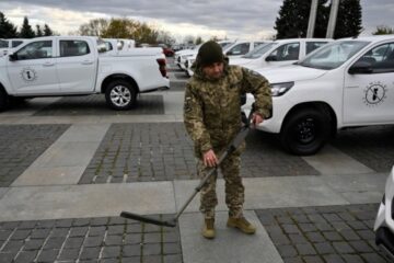 Lithuania hands over equipment to Ukraine as part of demining coalition