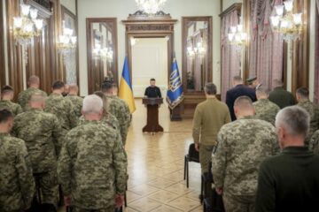 Zelensky presents awards to soldiers of engineering troops