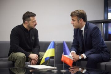 Zelensky, Macron discuss military aid to Ukraine