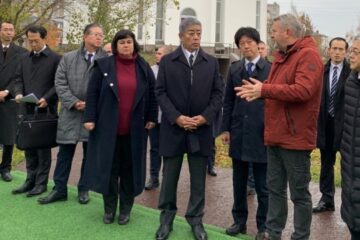 Japan’s FM visits memorial to victims of Russian occupation in Bucha