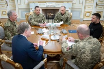 Ukraine’s president meets with chief of UK Defense Staff