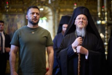 On Christmas eve, Zelensky speaks with Ecumenical Patriarch Bartholomew