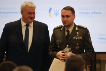 Ukraine’s intel chief says he received award from foreign minister