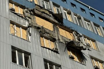 Lithuanian FM shows consequences of Russian attack on Honorary Consulate in Kherson