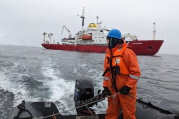 Noosfera icebreaker arrives at Ukraine’s Vernadsky Antarctic Research Base