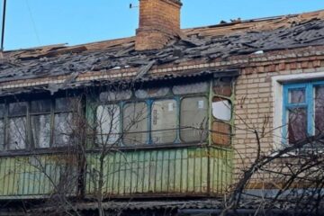 Russians attack two districts in Dnipropetrovsk region throughout day causing destruction