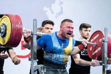 Novopysmennyi sets world record at powerlifting tournament