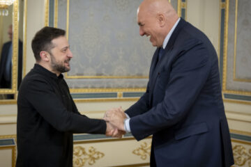 Zelensky awards Italian defense chief Order of Yaroslav the Wise