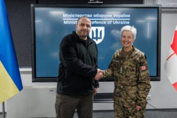 DM discusses arms supply, production with Chief of Canadian Defense Staff